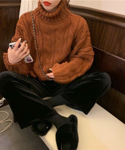 .KOM（ドットコム）の「『.kom/ドットケーオーエム』ショート丈 ケーブルタートルネックニット/セーター（ニット/セーター・レディース・アイボリー/グレー/ブラウン/レッド・FREE）」の11枚目の写真