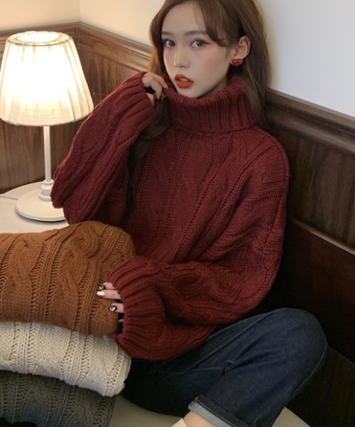 .KOM（ドットコム）の「『.kom/ドットケーオーエム』ショート丈 ケーブルタートルネックニット/セーター（ニット/セーター・レディース・アイボリー/グレー/ブラウン/レッド・FREE）」の12枚目の写真