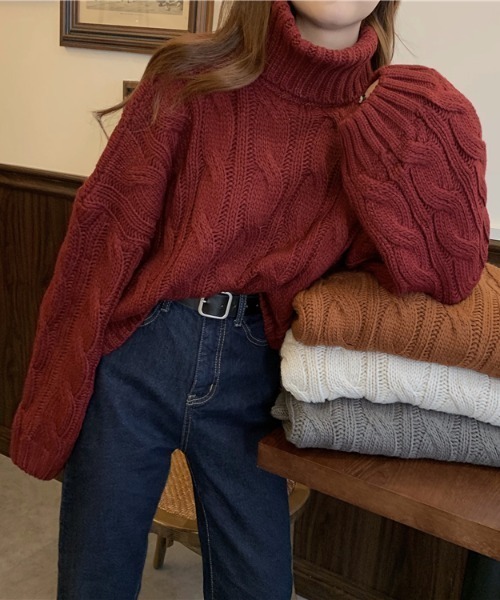 .KOM（ドットコム）の「『.kom/ドットケーオーエム』ショート丈 ケーブルタートルネックニット/セーター（ニット/セーター・レディース・アイボリー/グレー/ブラウン/レッド・FREE）」の13枚目の写真