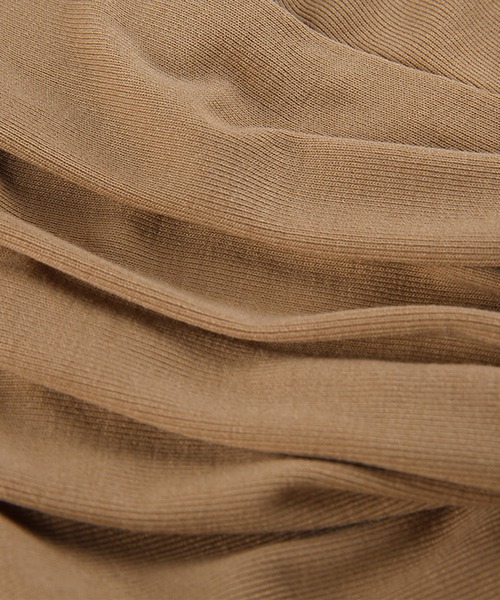 Jasmine Grandiflorum(ジャスミングランディフローラム)の「【Jasmine】セクシーVネックギャザーミニ丈ワンピース(ワンピース・レディース・ブラック/ベージュ・SMALL/MEDIUM/LARGE)」の14枚目の写真