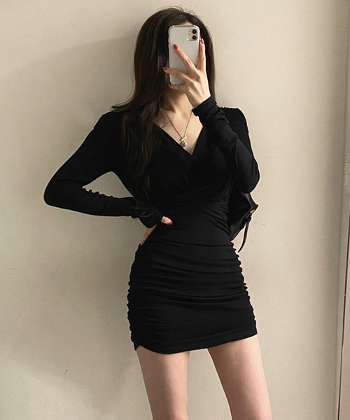 Jasmine Grandiflorum(ジャスミングランディフローラム)の「【Jasmine】セクシーVネックギャザーミニ丈ワンピース(ワンピース・レディース・ブラック/ベージュ・SMALL/MEDIUM/LARGE)」の5枚目の写真