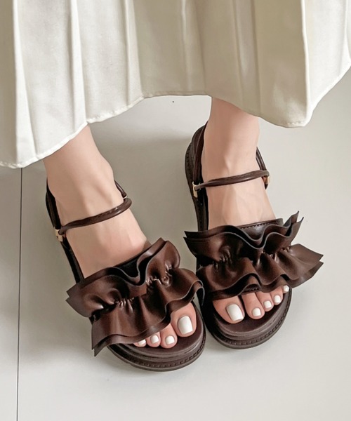 Shoes in Closet（シューズインクローゼット）の「軽量厚底  2WAY ボリューム ラッフル / フリル サンダル 6908（サンダル・レディース・ブラック/アイボリー/ライトピンク/ライトベージュ/グリーン系その他2/オフホワイト/ブラック×ブラック/ダークブラウン・LL/S/M/L/3L/XS）」の5枚目の写真