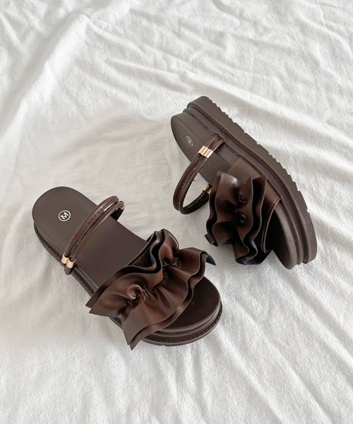 Shoes in Closet（シューズインクローゼット）の「軽量厚底  2WAY ボリューム ラッフル / フリル サンダル 6908（サンダル・レディース・ブラック/アイボリー/ライトピンク/ライトベージュ/グリーン系その他2/オフホワイト/ブラック×ブラック/ダークブラウン・LL/S/M/L/3L/XS）」の15枚目の写真