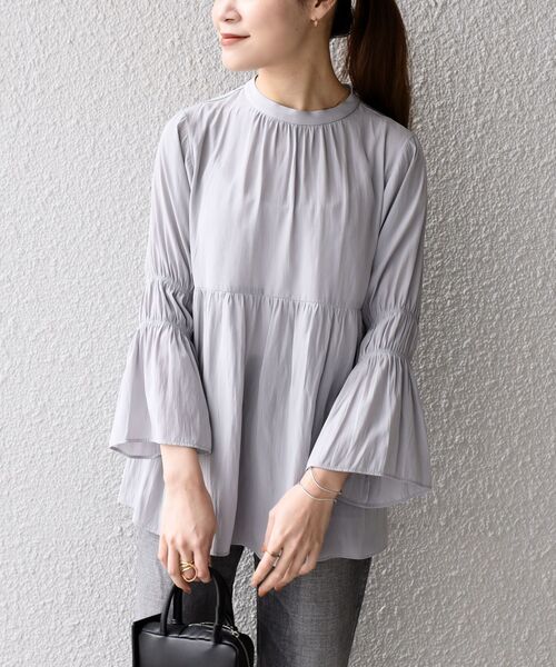 SHIPS(シップス)の「*〈洗濯機可能〉カッセンシャーリングギャザースリーブブラウス◆(シャツ/ブラウス・レディース・ライトグレー/ブラック/ネイビー/オフホワイト/イエロー・ONE SIZE)」の4枚目の写真