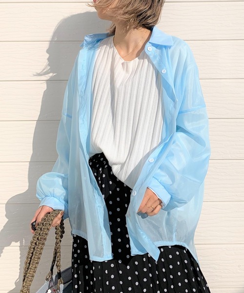 Q（キュー）の「シアーシャツ（シャツ/ブラウス・レディース・ライトブルー/オリーブ・MEDIUM）」の2枚目の写真