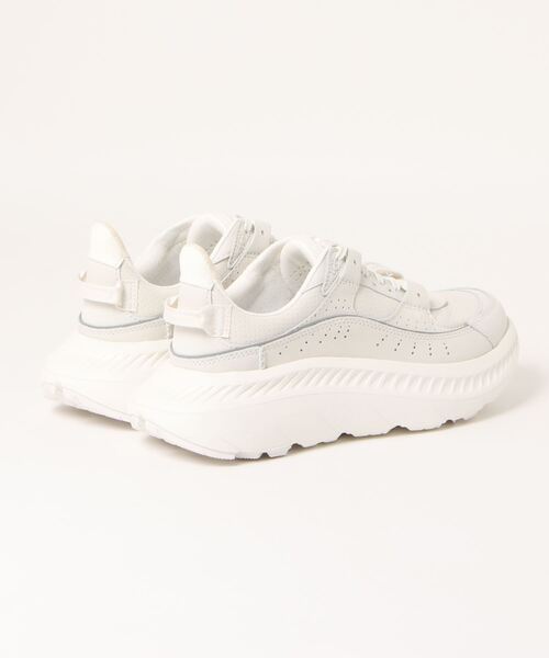 UGG（アグ）の「【UGG】M CA805 V2 NUBUCK（スニーカー・レディース・ホワイト・23cm/23.5cm/24cm/24.5cm/25cm）」の2枚目の写真