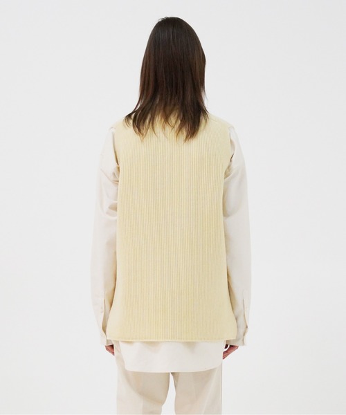 UNDECORATED(アンデコレイテッド)の「UNDECORATED アンデコレイテッド / MF Wool Knit Vest Vネック ウールニットベスト / UDF22804(ベスト・レディース・ブラック/キナリ・FREE)」の10枚目の写真