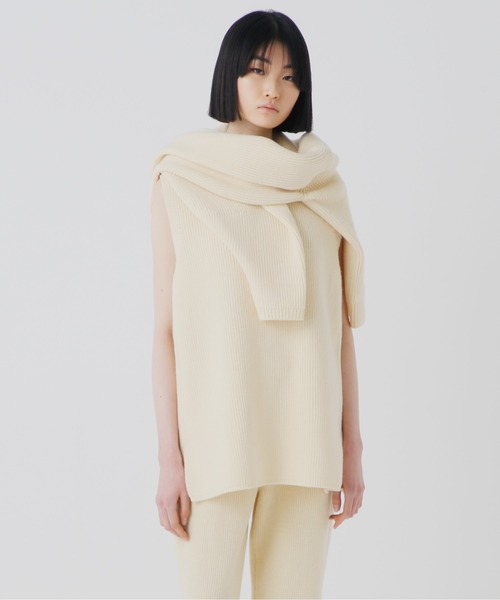 UNDECORATED(アンデコレイテッド)の「UNDECORATED アンデコレイテッド / MF Wool Knit Vest Vネック ウールニットベスト / UDF22804(ベスト・レディース・ブラック/キナリ・FREE)」の3枚目の写真