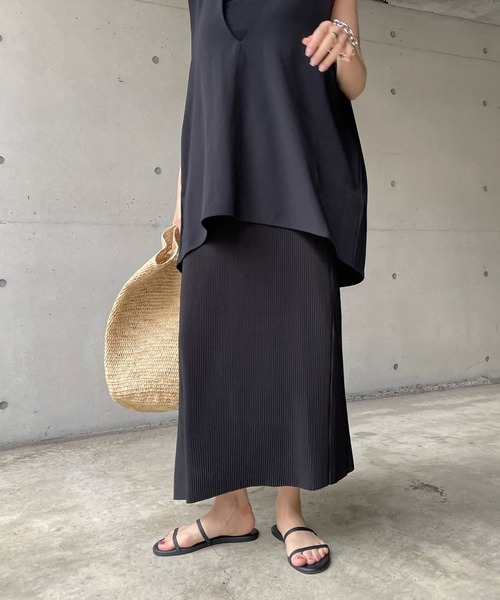 DouDou（ドゥドゥ）の「プリーツスリットタイトスカート（スカート・レディース・ライトグリーン/ブラック/オフホワイト/オレンジ・FREE）」の2枚目の写真