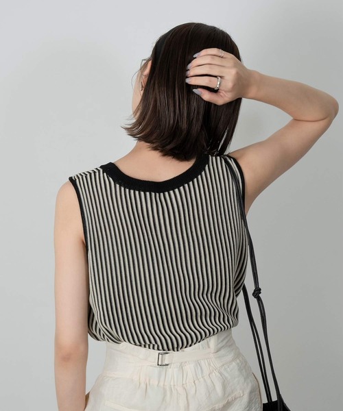 Amiur（エミレ）の「bicolor rib tank（タンクトップ・レディース・ブラック/ブラウン/グリーン・FREE）」の5枚目の写真