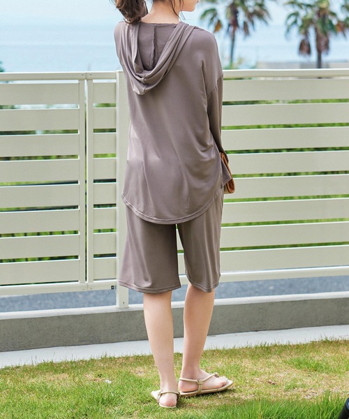 Fashion Letter（ファッションレター）の「UVラッシュガードトップス＋バミューダパンツセットアップ（ラッシュガード・レディース・ブラック/ネイビー/モカ・M～Ｌ/L～LL）」の16枚目の写真