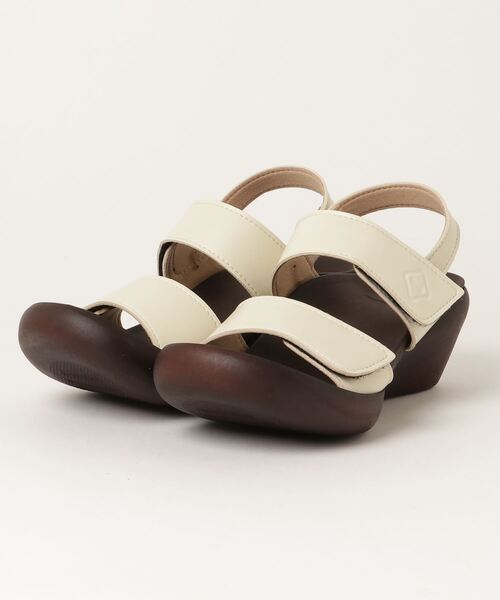 Regetta Canoe(リゲッタカヌー)の「Regetta Canoenoe/リゲッタカヌー バックベルト付きローウェッジサンダル CJLW5522A(サンダル・レディース・ブラウン/レッド/ブラック/ホワイト・L/LL/S/M)」の2枚目の写真