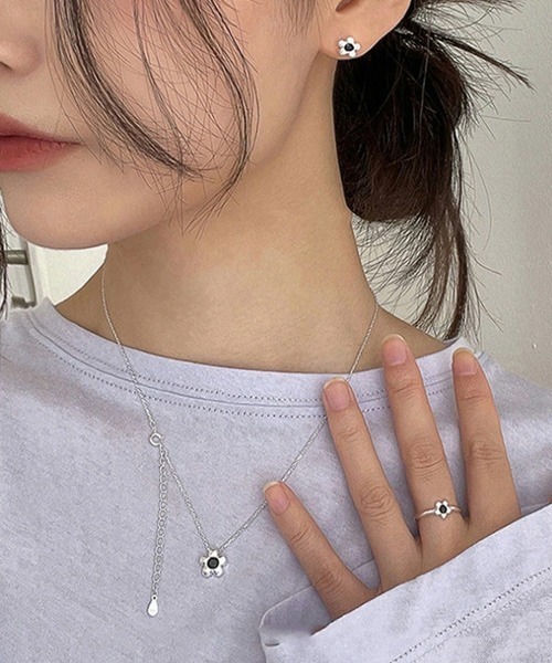 SONA(ソナ)の「SONYUNARA フラワーシルバーネックレス(ネックレス・レディース・シルバー・ONE SIZE)」の6枚目の写真