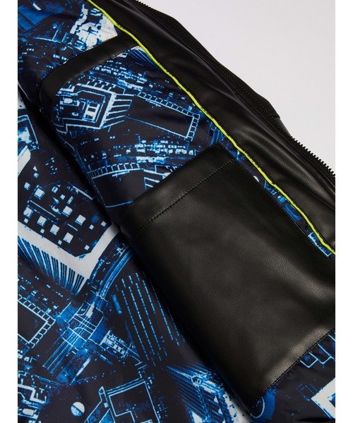 Guess（ゲス）の「Downtown Branded Bomber Jacket（ブルゾン・メンズ・ブラック・SMALL/MEDIUM/LARGE/X-LARGE）」の9枚目の写真