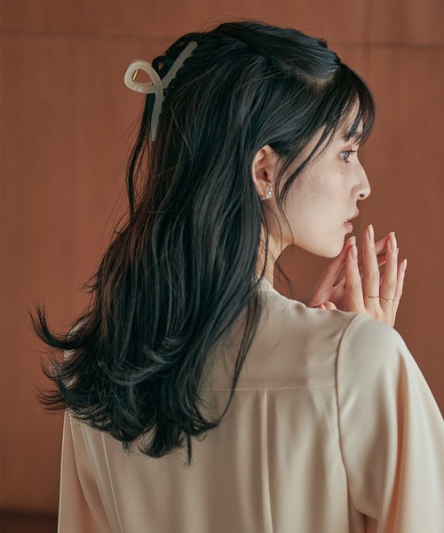 Dita Muaj.（ディータムアージュ）の「クリアヘアクリップ（バレッタ/ヘアクリップ・レディース・オリーブ/ホワイト・FREE）」の4枚目の写真