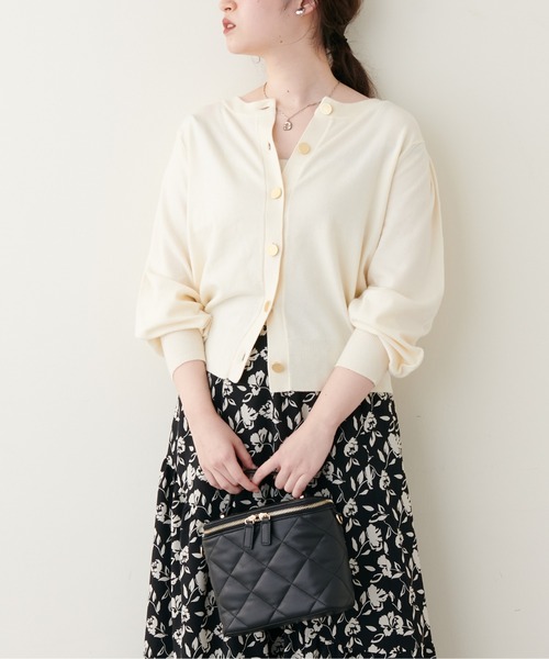 natural couture(ナチュラルクチュール)の「おしゃれゴールド釦シンプルカーディガン(カーディガン/ボレロ・レディース・その他1/グリーン系その他/オフホワイト/ブラック/ピンク・FREE)」の1枚目の写真