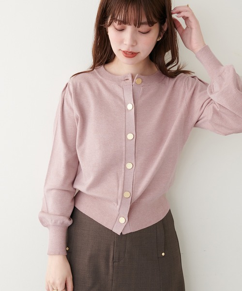 natural couture(ナチュラルクチュール)の「おしゃれゴールド釦シンプルカーディガン(カーディガン/ボレロ・レディース・その他1/グリーン系その他/オフホワイト/ブラック/ピンク・FREE)」の4枚目の写真