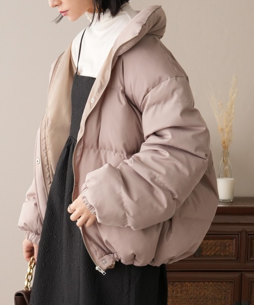 IAMUSE(アイアミューズ)の「スタンドカラー中綿ダウンジャケット S0775【IAMUSE】(ダウンジャケット/コート・レディース・ブラック/グレイッシュベージュ・FREE)」の8枚目の写真