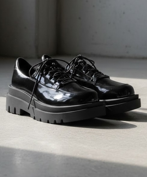 LibertyDoll（リバティードール）の「軽量厚底 ユニセックス トラックソールローカットシューズ（ドレスシューズ・レディース・ダークブラウン系1/ホワイト/ブラック系/ブラック系1/ブラック/ブラック系その他/ホワイト系1/ダークブラウン/ブラック系2/ブラック×ホワイト/ブラック系3/ダークブラウン系2/ブラック系4/ブラック系5/ダークブラウン系3/ベージュ/シルバー系1/シルバー系2/ブラック系6/ブラック系7/ブラック系9/ブラック系8/ブラック系その他2/その他1/その他2/その他3・M/XL/40/S/43/42/41/44/L/LL）」の16枚目の写真