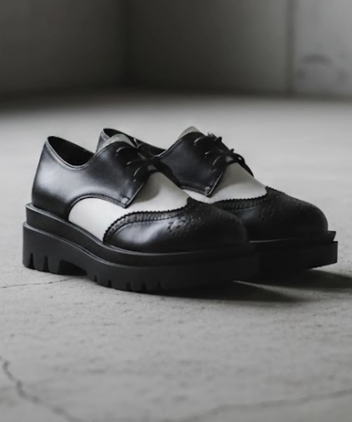 LibertyDoll（リバティードール）の「軽量厚底 ユニセックス トラックソールローカットシューズ（ドレスシューズ・レディース・ダークブラウン系1/ホワイト/ブラック系/ブラック系1/ブラック/ブラック系その他/ホワイト系1/ダークブラウン/ブラック系2/ブラック×ホワイト/ブラック系3/ダークブラウン系2/ブラック系4/ブラック系5/ダークブラウン系3/ベージュ/シルバー系1/シルバー系2/ブラック系6/ブラック系7/ブラック系9/ブラック系8/ブラック系その他2/その他1/その他2/その他3・M/XL/40/S/43/42/41/44/L/LL）」の4枚目の写真