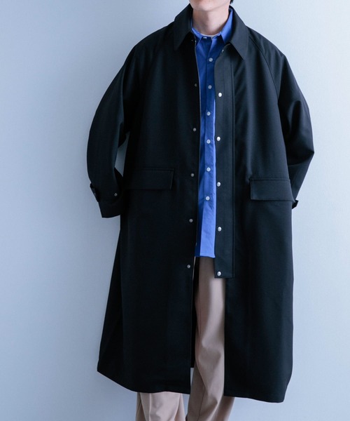 ITEMS URBANRESEARCH（アイテムズ アーバンリサーチ）の「ポリツイル ステンカラーオーバーコート（ステンカラーコート・メンズ・モカ/ブラック・MEDIUM/LARGE）」の3枚目の写真