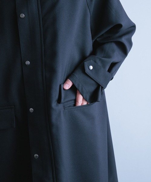 ITEMS URBANRESEARCH（アイテムズ アーバンリサーチ）の「ポリツイル ステンカラーオーバーコート（ステンカラーコート・メンズ・モカ/ブラック・MEDIUM/LARGE）」の21枚目の写真