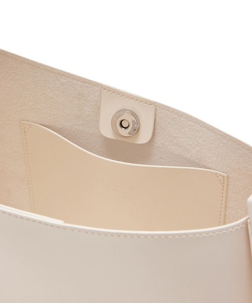 SALON adam et rope'（サロン アダム エ ロペ）の「アシンメトリーワンハンドルバッグ（ハンドバッグ・レディース・ブルー/ホワイト/ブラック・FREE）」の11枚目の写真