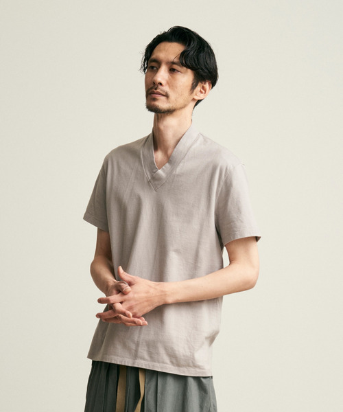 和ROBE(ワローブ)の「JUBAN TEE(Tシャツ/カットソー・メンズ・ホワイト/グレー/ネイビー/カーキ/ライトグレー/ダークネイビー/アッシュグレー/グリーン/ブラウン/ブラック/ターコイズブルー/オレンジ/ベージュ/ワインレッド/プラム/エメラルド/パープル系/ダークカーキ・1/3/2/4/5)」の3枚目の写真