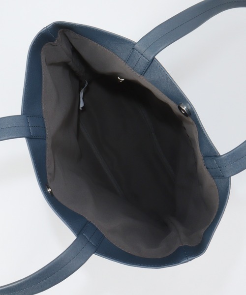 ikka(イッカ)の「レザータッチサフィアーノトート(トートバッグ・メンズ・ブラック/ネイビー/ダークネイビー/ダークブラウン/モカ・FREE)」の9枚目の写真