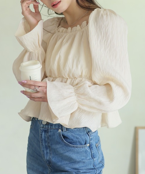 LAFFMO（ラフモ）の「スクエアネックフリルクロップドブラウス（シャツ/ブラウス・レディース・ベージュ/ピンク・FREE）」の2枚目の写真