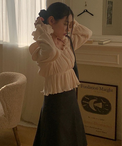 LAFFMO（ラフモ）の「スクエアネックフリルクロップドブラウス（シャツ/ブラウス・レディース・ベージュ/ピンク・FREE）」の17枚目の写真