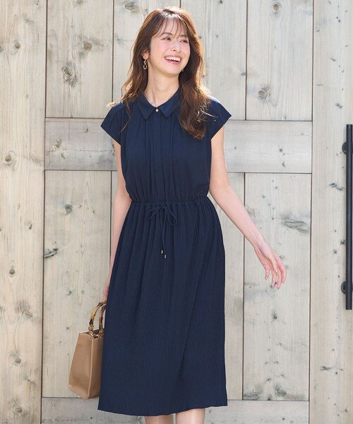 ANY SIS(エニィスィス)の「【接触冷感・吸水速乾・UVケア】エアリードレープスムースプリーツ ワンピース(ワンピース・レディース・ネイビー系/オレンジ系/ダルブルー系・2)」の2枚目の写真