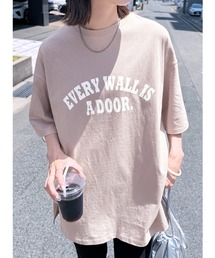 アーチロゴスリットTシャツ