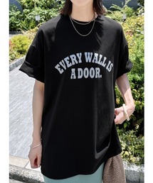 アーチロゴスリットTシャツ
