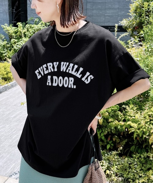 reca(レカ)の「アーチロゴスリットTシャツ(Tシャツ/カットソー・レディース・グレイッシュベージュ/ブラック/ホワイト/ピンク系その他・FREE)」の8枚目の写真