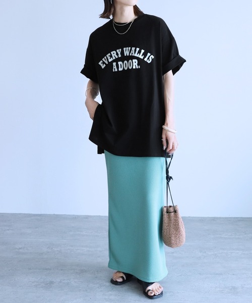 reca(レカ)の「アーチロゴスリットTシャツ(Tシャツ/カットソー・レディース・グレイッシュベージュ/ブラック/ホワイト/ピンク系その他・FREE)」の9枚目の写真