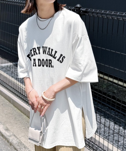 reca(レカ)の「アーチロゴスリットTシャツ(Tシャツ/カットソー・レディース・グレイッシュベージュ/ブラック/ホワイト/ピンク系その他・FREE)」の10枚目の写真