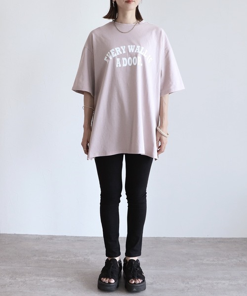 reca(レカ)の「アーチロゴスリットTシャツ(Tシャツ/カットソー・レディース・グレイッシュベージュ/ブラック/ホワイト/ピンク系その他・FREE)」の12枚目の写真