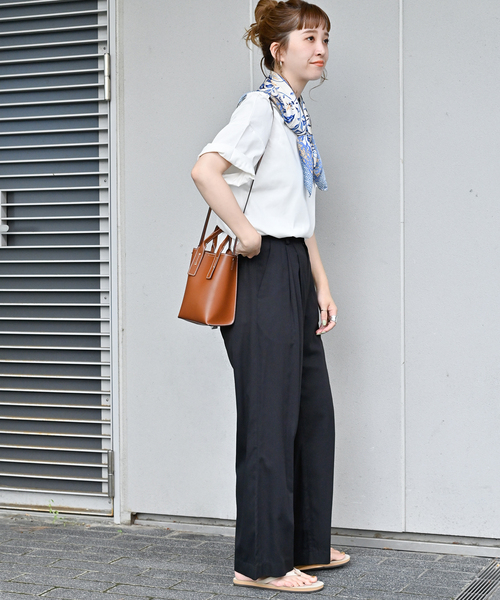 B.C STOCK（ベーセーストック）の「リネンライクタックトラウザーパンツ（スラックス・レディース・ホワイト/ブラック/ブルー・FREE）」の4枚目の写真