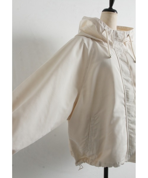 tocco closet(トッコ クローゼット)の「【限定】エステル平織マウンテンパーカー(マウンテンパーカー・レディース・ネイビー/アイボリー・M)」の19枚目の写真