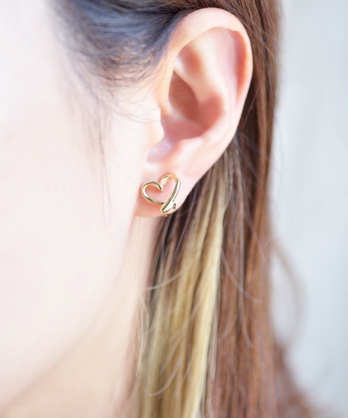 Fun & Daily（ファンアンドデイリー）の「F&D : フレームハートイヤリング（イヤリング・レディース・シルバー/ゴールド・FREE）」の6枚目の写真