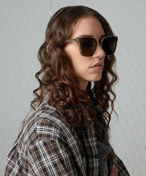 CHARLES & KEITH(チャールズ & キース)の「スクエア シックフレームサングラス(サングラス・レディース・ピンク/ブラウン系その他2/ブラック/ベージュ・FREE)」の20枚目の写真