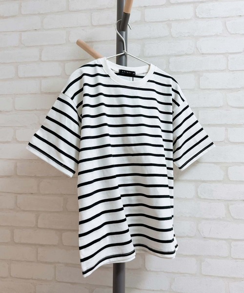 ZI-ON(ジーオン)の「ビッグシルエットボーダー半袖Tシャツ(Tシャツ/カットソー・キッズ・ベージュ/ダークグリーン/ネイビー/オフホワイト/ブルー/ホワイト×グリーン/ホワイト×ブラック/杢グレー/グレー系その他/ホワイト×ネイビー/チャコール/ネイビー×ホワイト・150cm/140cm/130cm/160cm/120cm/110cm)」の4枚目の写真