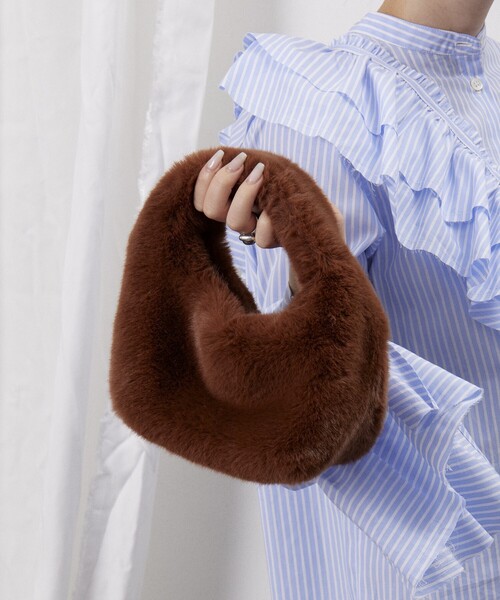 Firsthand(ファーストハンド)の「Firsthand/ファーストハンド Ecofur Handbag / エコファーハンドバッグ/Ecofur Handbag / エコファーハンドバッグ(ハンドバッグ・レディース・ピンク/サックスブルー/ホワイト/ブラウン/マスタード・ONE SIZE)」の2枚目の写真