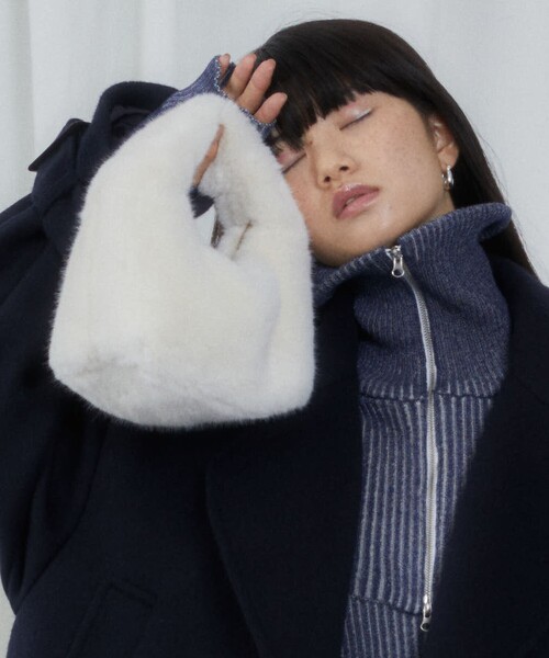 Firsthand(ファーストハンド)の「Firsthand/ファーストハンド Ecofur Handbag / エコファーハンドバッグ/Ecofur Handbag / エコファーハンドバッグ(ハンドバッグ・レディース・ピンク/サックスブルー/ホワイト/ブラウン/マスタード・ONE SIZE)」の6枚目の写真