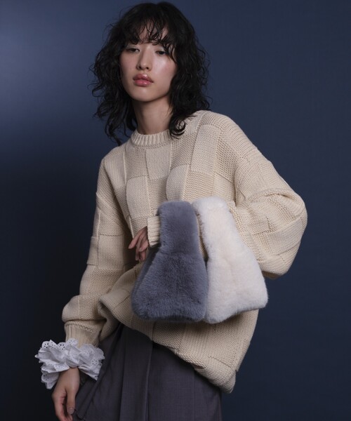 Firsthand(ファーストハンド)の「Firsthand/ファーストハンド Ecofur Handbag / エコファーハンドバッグ/Ecofur Handbag / エコファーハンドバッグ(ハンドバッグ・レディース・ピンク/サックスブルー/ホワイト/ブラウン/マスタード・ONE SIZE)」の7枚目の写真