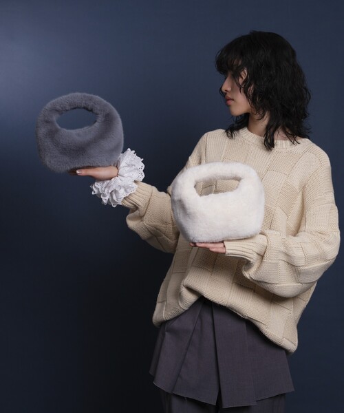 Firsthand(ファーストハンド)の「Firsthand/ファーストハンド Ecofur Handbag / エコファーハンドバッグ/Ecofur Handbag / エコファーハンドバッグ(ハンドバッグ・レディース・ピンク/サックスブルー/ホワイト/ブラウン/マスタード・ONE SIZE)」の8枚目の写真