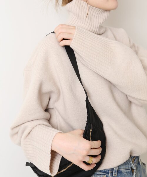 Spick & Span（スピックアンドスパン）の「ウールカシミヤ タートルネックプルオーバー（ニット/セーター・レディース・グレー/ブラック/レッド/ブルー系その他/ベージュ・FREE）」の18枚目の写真