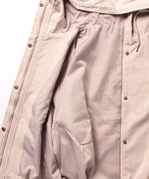 mil（ミル）の「【150㎝前後の小柄さんサイズ】バックフリルマウンテンパーカー【洗える】（マウンテンパーカー・レディース・ピンクベージュ/モカ/グレイッシュベージュ・XS/S）」の5枚目の写真