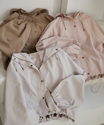 mil | 【150㎝前後の小柄さんサイズ】バックフリルマウンテンパーカー【洗える】(マウンテンパーカー)